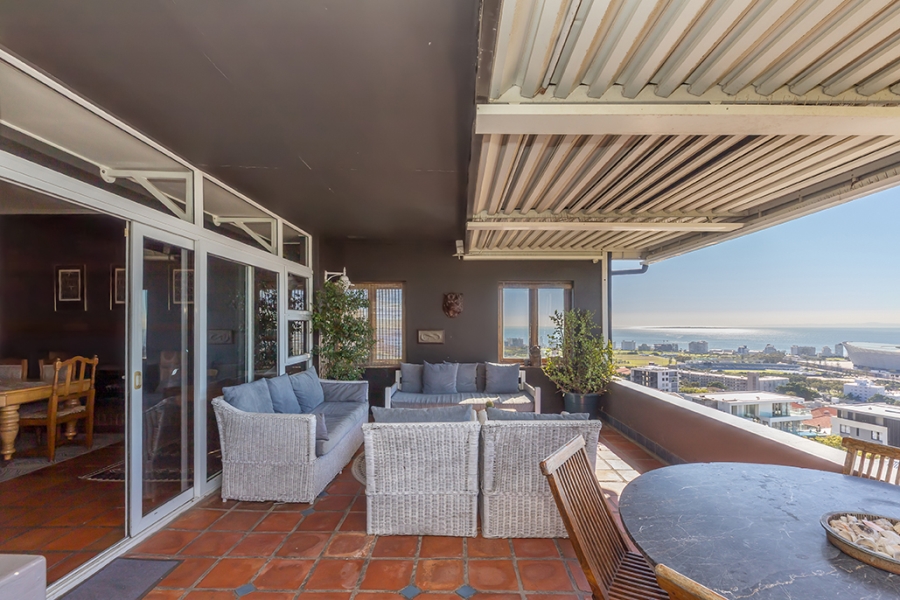 To Let 3 Bedroom Property for Rent in Green Point Western Cape